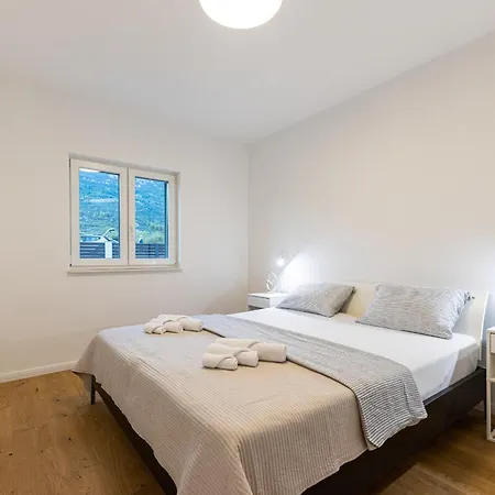 Апартаменты 3 Bed Sleeps 6 - Large Terrace & Free Parking