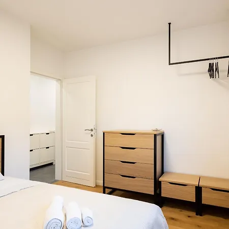 Appartement 3 Bed Sleeps 6 - Large Terrace & Free Parking *