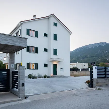 Appartement 3 Bed Sleeps 6 - Large Terrace & Free Parking Kaštela