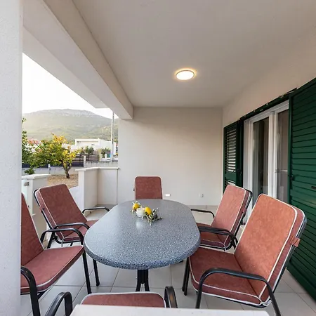 3 Bed Sleeps 6 - Large Terrace & Free Parking Kaštela