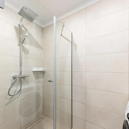 3 Bed Sleeps 6 - Large Terrace & Free Parking * Каштела