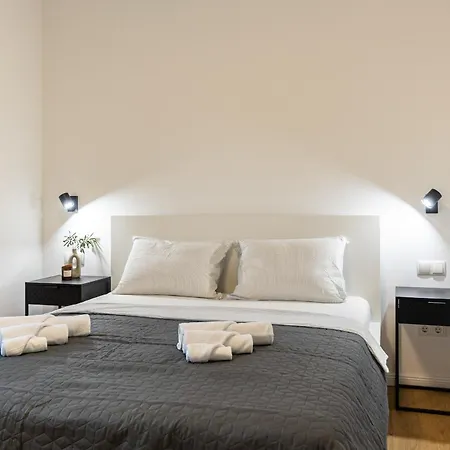3 Bed Sleeps 6 - Large Terrace & Free Parking Апартаменты Каштела