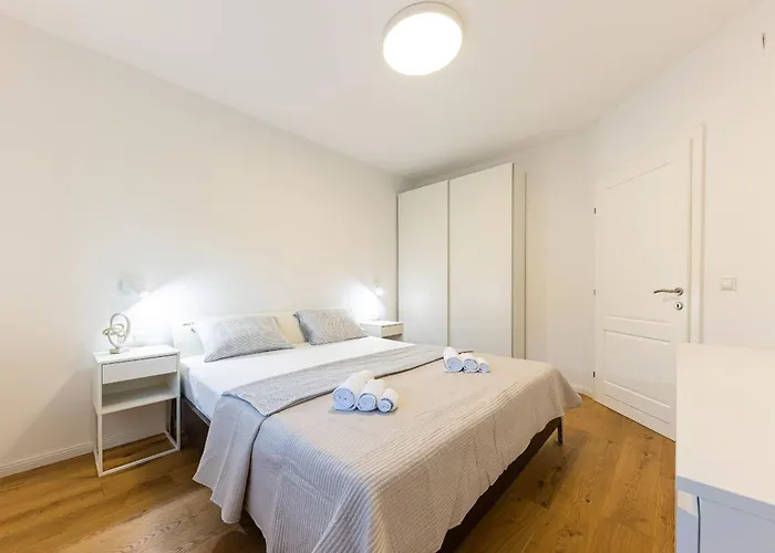 Appartement 3 Bed Sleeps 6 - Large Terrace & Free Parking *