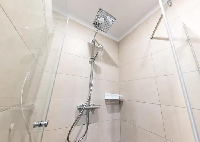 Appartement 3 Bed Sleeps 6 - Large Terrace & Free Parking *