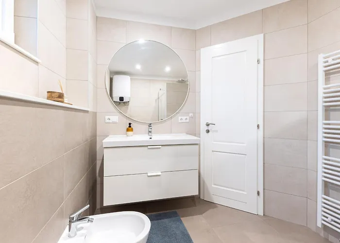 3 Bed Sleeps 6 - Large Terrace & Free Parking Appartement Kaštela