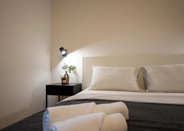 3 Bed Sleeps 6 - Large Terrace & Free Parking Kaštela