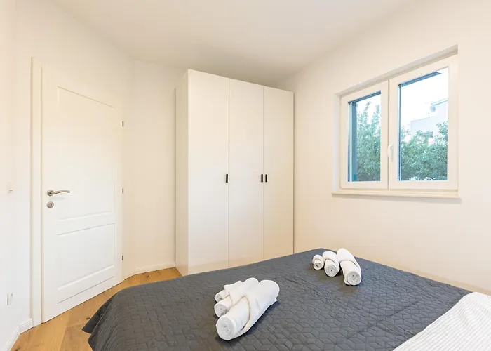 Appartement 3 Bed Sleeps 6 - Large Terrace & Free Parking