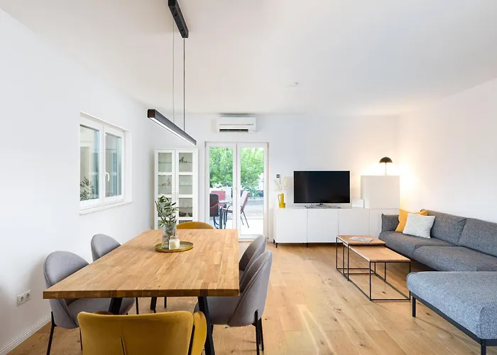 Appartement 3 Bed Sleeps 6 - Large Terrace & Free Parking