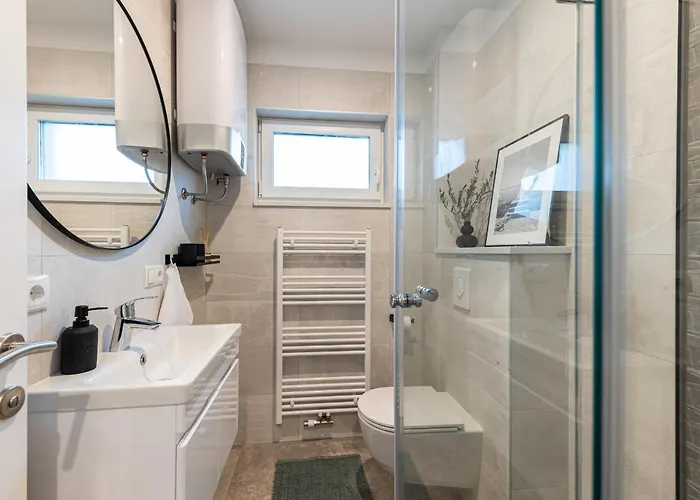 Appartement 3 Bed Sleeps 6 - Large Terrace & Free Parking *