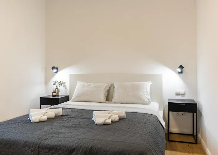 3 Bed Sleeps 6 - Large Terrace & Free Parking Appartement Kaštela